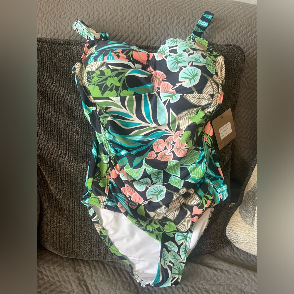 Women Bathing suit. One piece. Has tummy control.